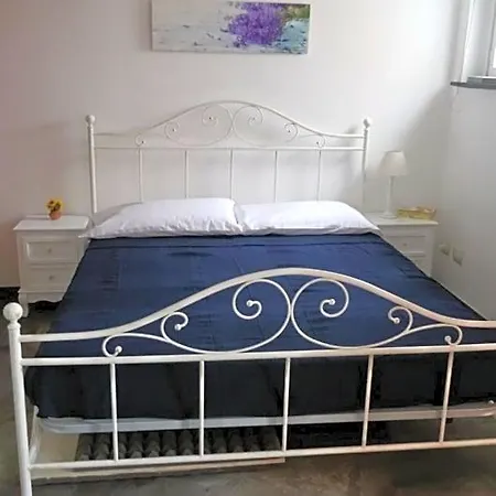 La Casa Dei Limoni Bed & Breakfast 3*